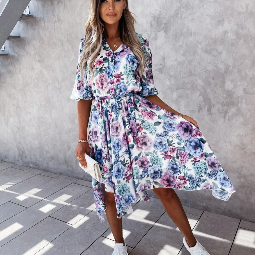 Andrea Serena Midikleid mit Blumenmuster und unregelmäßiger Silhouette