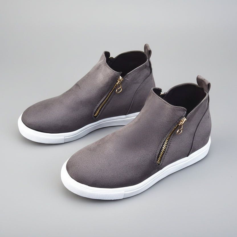 Elegante Wildleder-Ballerinas mit runder Spitze von Andrea Serena