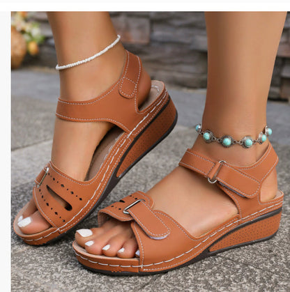 Elegante Plateau-Keilsandalen von Andrea Serena
