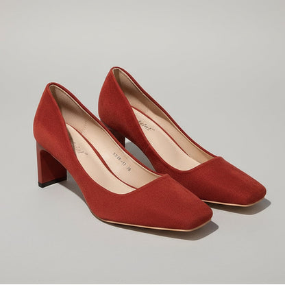 Elegante Wildleder-Pumps mit eckiger Spitze von Andrea Serena