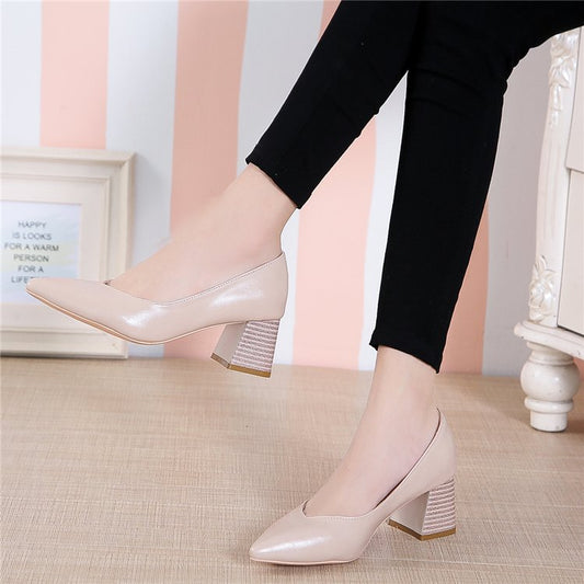 Elegante Pumps mit spitzer Zehenpartie von Andrea Serena
