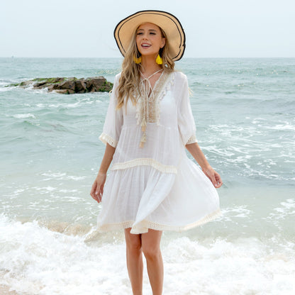 Elegantes Sommerkleid mit V-Ausschnitt von Andrea Serena