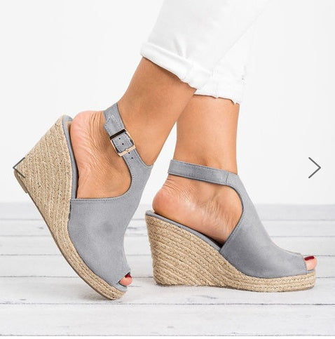 Elegante Plateau-Keilsandalen von Andrea Serena