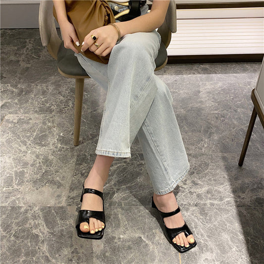 Schicke Sandalen mit klobigem Absatz von Andrea Serena