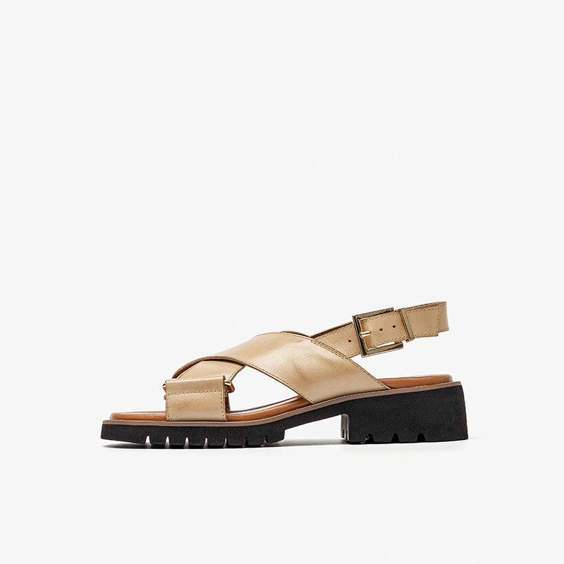 Retro-Sandalen mit gekreuzten Riemen von Andrea Serena