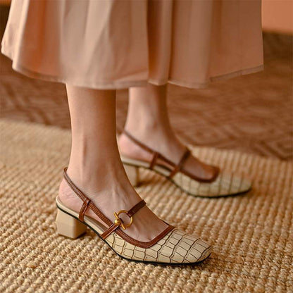Elegante Mary-Jane-Pumps mit eckiger Spitze von Andrea Serena