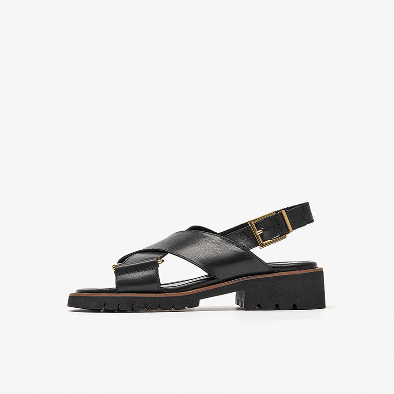 Retro-Sandalen mit gekreuzten Riemen von Andrea Serena