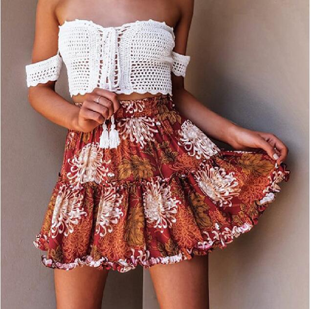 Rock mit lebhaftem Blumenmuster von Andrea Serena