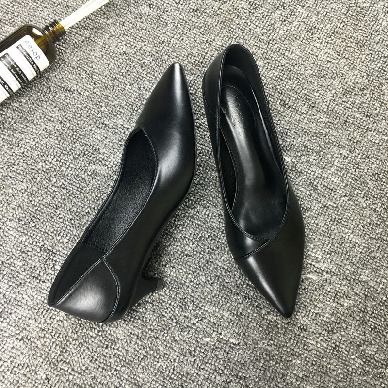 Elegante schwarze Schaffell-Pumps von Andrea Serena