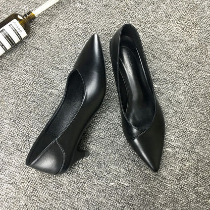 Elegante schwarze Schaffell-Pumps von Andrea Serena