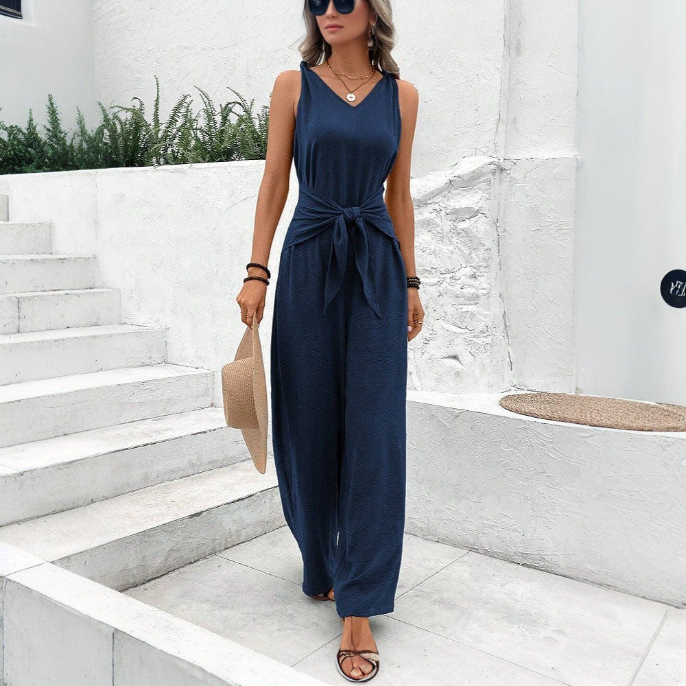 Schicker ärmelloser dunkelblauer Jumpsuit von Andrea Serena