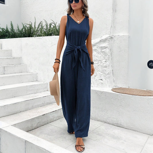 Schicker ärmelloser dunkelblauer Jumpsuit von Andrea Serena