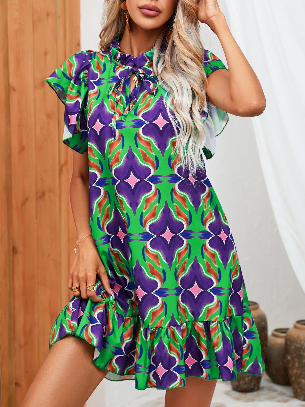 Kleid mit lebhaftem Print und Rüschen von Andrea Serena