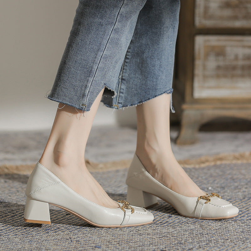 Elegante Pumps mit eckiger Spitze von Andrea Serena