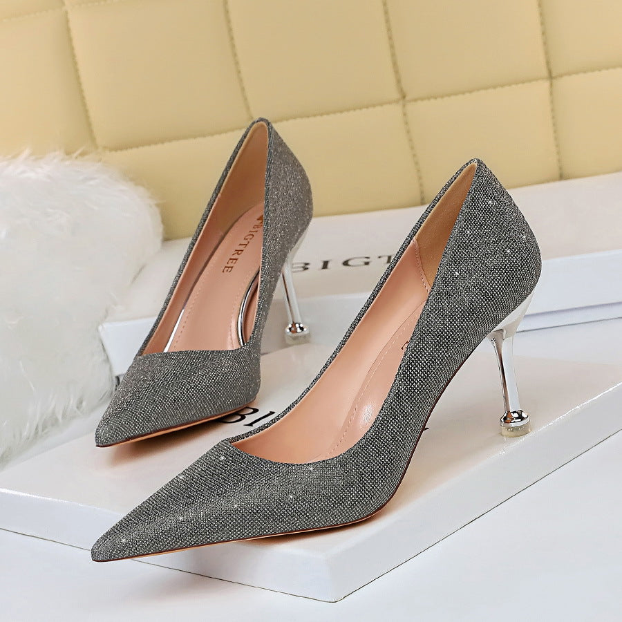 Funkelnde Pumps mit spitzer Zehenpartie von Andrea Serena