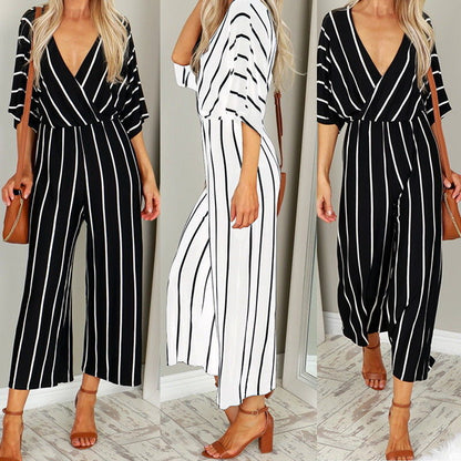 Schicker, gestreifter Jumpsuit von Andrea Serena mit weitem Bein