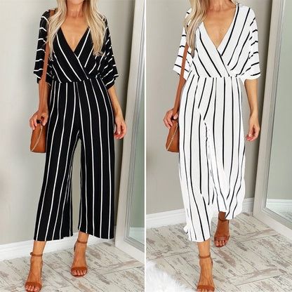 Schicker, gestreifter Jumpsuit von Andrea Serena mit weitem Bein