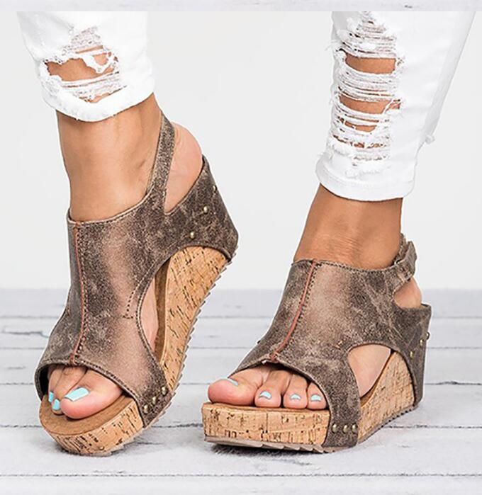 Elegante Plateau-Keilsandalen von Andrea Serena