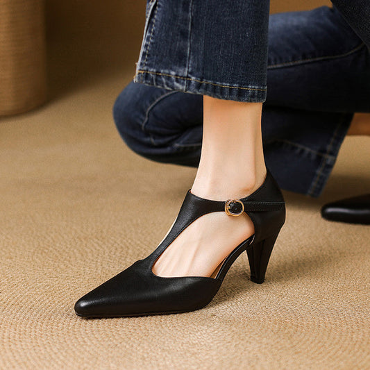 Retro-Sandalen mit T-Riemen und hohem Absatz von Andrea Serena