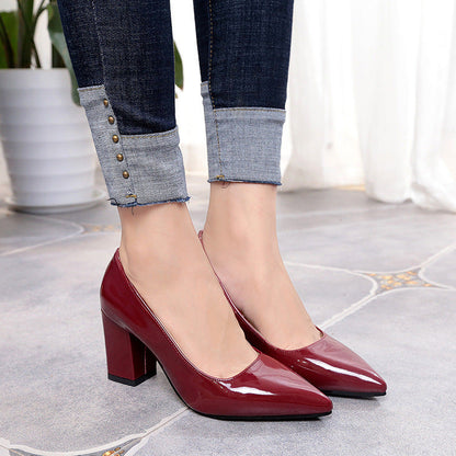 Elegante Pumps mit spitzer Zehenpartie von Andrea Serena