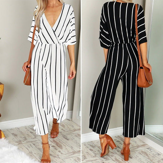 Schicker, gestreifter Jumpsuit von Andrea Serena mit weitem Bein