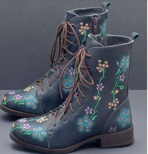 Andrea's™ | Trendige Damen-Stiefeletten mit Stickerei und mittlerem Absatz