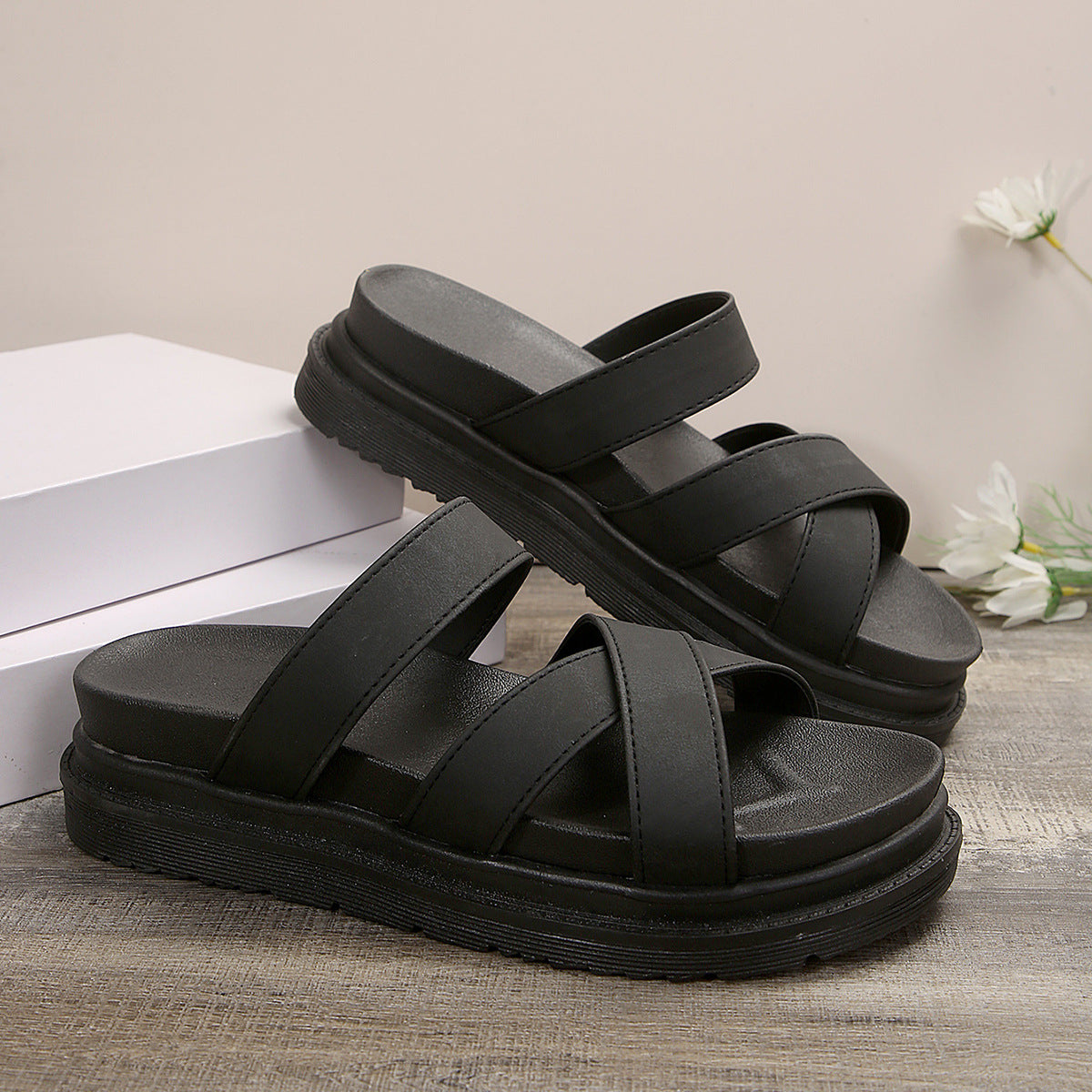Elegante Andrea Serena Plateau-Sandalen mit Kreuzmuster