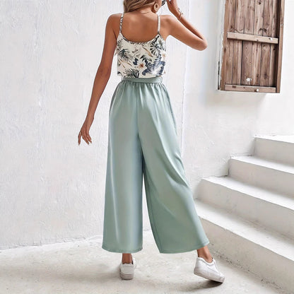 Damen-Freizeit-Set aus bedrucktem Oberteil und Hose mit Bindeband vorne