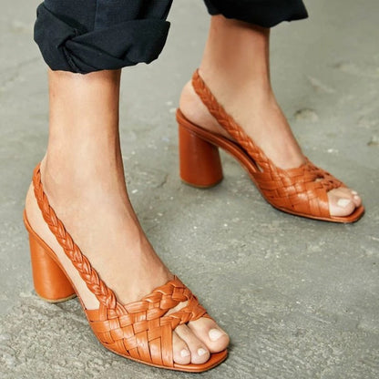 Elegante gewebte Sandalen mit Absatz von Andrea Serena