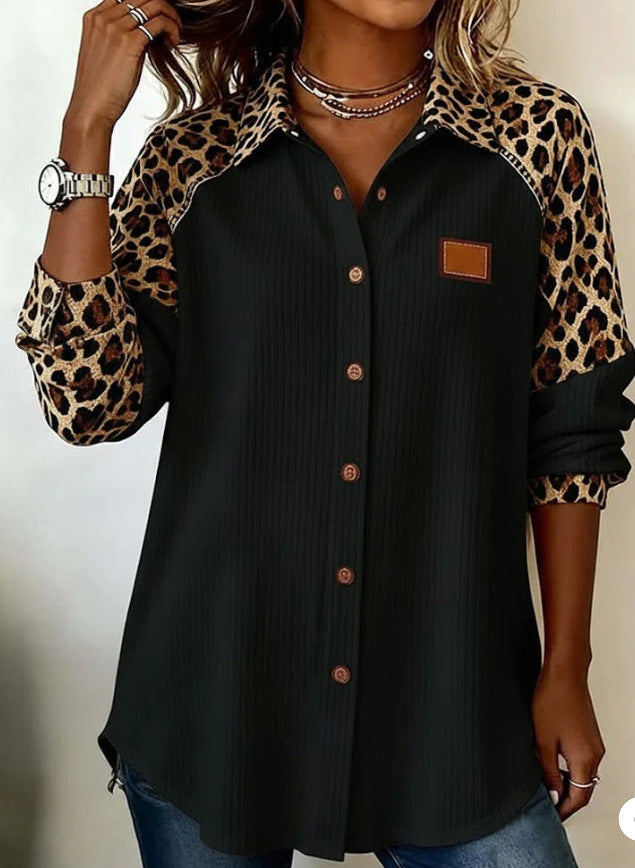 Trendige Bluse mit bedrucktem Revers von Andrea Serena