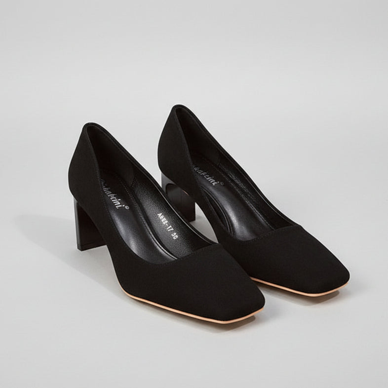 Elegante Wildleder-Pumps mit eckiger Spitze von Andrea Serena
