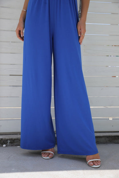 Eleganter Spitzenjumpsuit von Andrea Serena