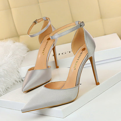 Elegante spitze Seidenpumps von Andrea Serena