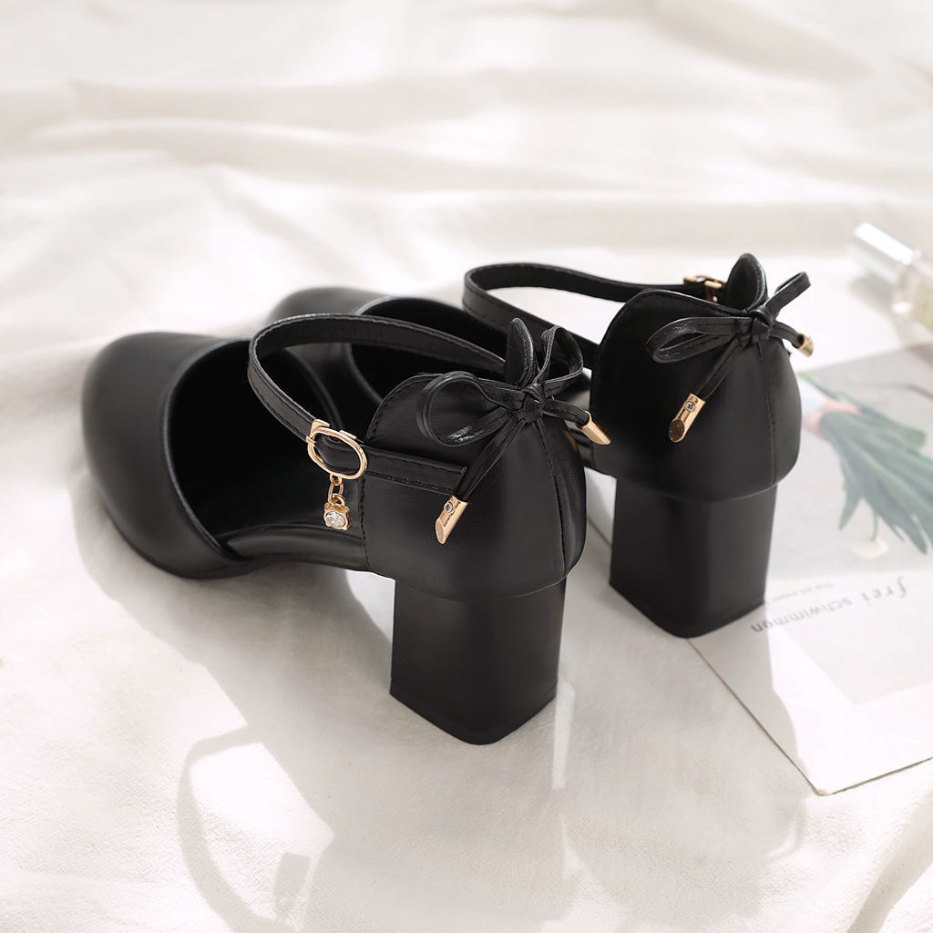 Elegante Pumps mit klobigem Absatz von Andrea Serena