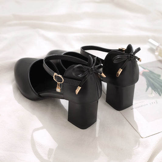 Elegante Pumps mit klobigem Absatz von Andrea Serena