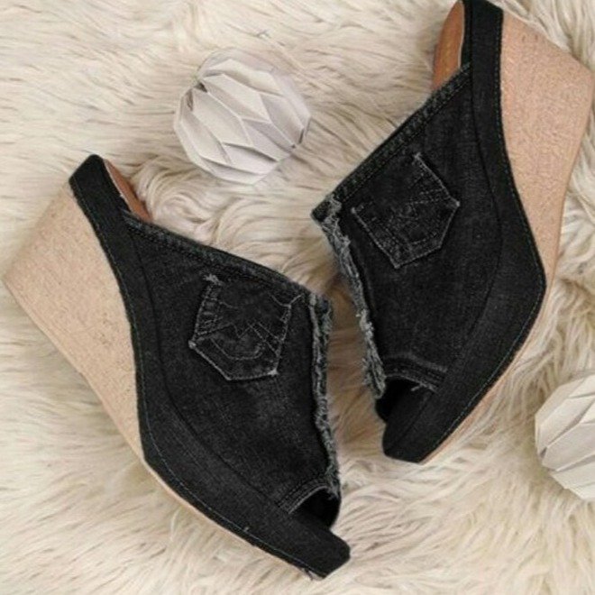 Schicke Keilsandalen aus Denim von Andrea Serena