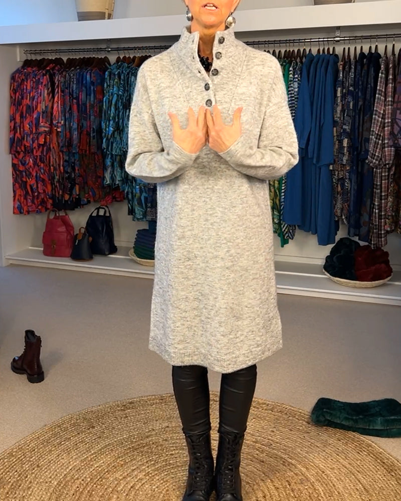 Andrea's™ | Strickkleid mit Knöpfen und Rollkragen im modischen Stil