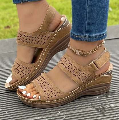 Pinterest-inspirierte Andrea Serena Keilsandalen