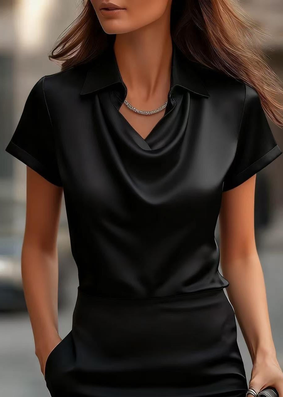 Elegante Satinbluse mit U-Boot-Ausschnitt von Andrea Serena