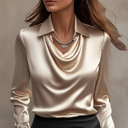Elegantes Satin-Top mit schwingendem Kragen von Andrea Serena