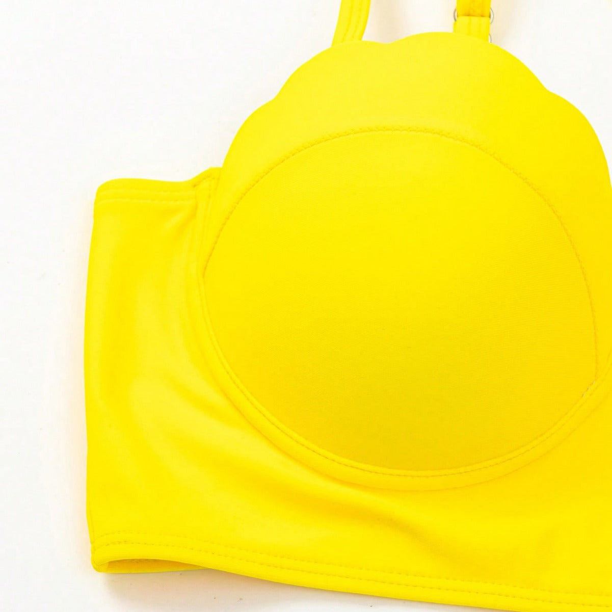 Leuchtender Ahornblatt-Bikini mit hohem Bund von Andrea Serena