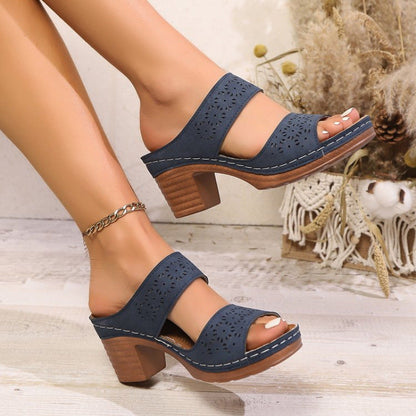 Atmungsaktive Sandalen mit Absatz von Andrea Serena
