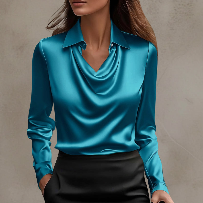 Elegantes Satin-Top mit schwingendem Kragen von Andrea Serena