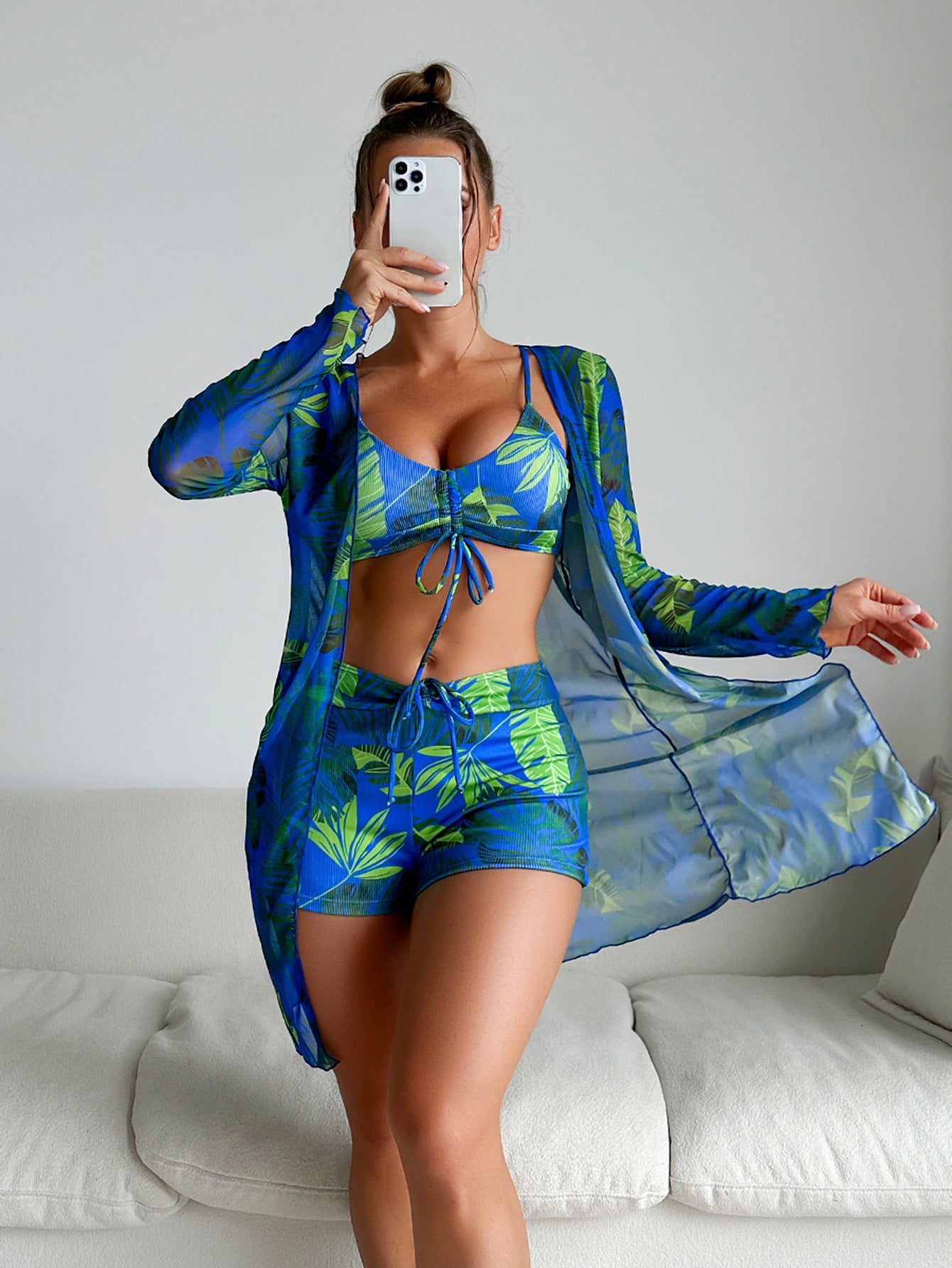 Dreiteiliges Bikini-Set von Andrea Serena mit lebendigem Print