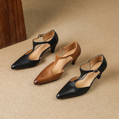 Retro-Sandalen mit T-Riemen und hohem Absatz von Andrea Serena
