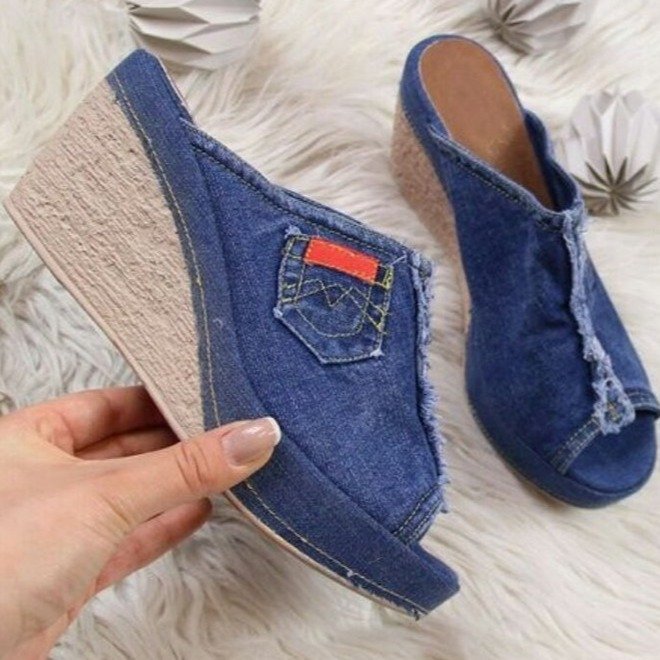 Schicke Keilsandalen aus Denim von Andrea Serena