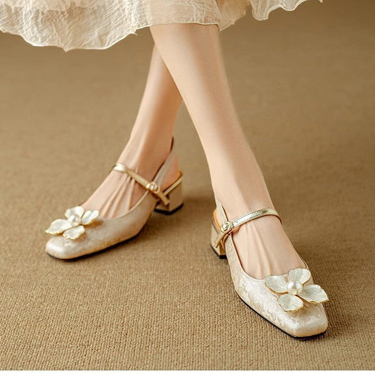 Vintage-Pumps mit Blumenmuster von Andrea Serena mit eckiger Spitze