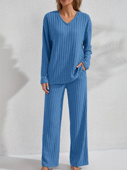 Geripptes Langarmshirt und Hose – Lässiges und bequemes Loungewear-Set für Damen