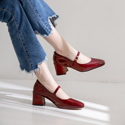 Elegante Lackleder-Pumps von Andrea Serena