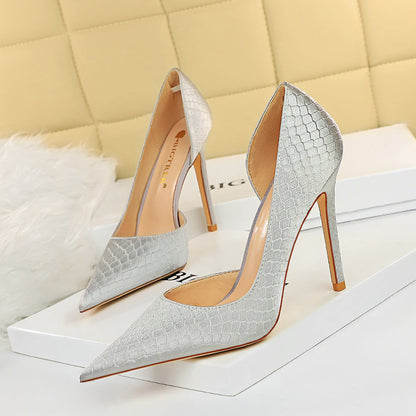 Elegante spitze Seidenpumps von Andrea Serena